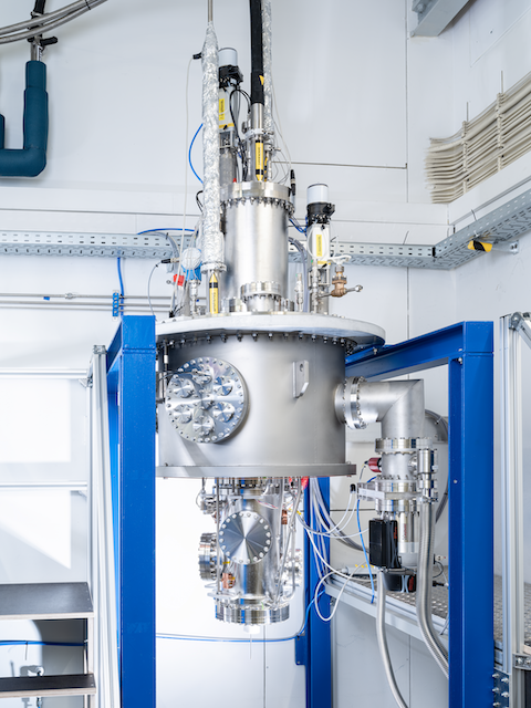 MOTION, a detector for high-voltage research in liquid xenon